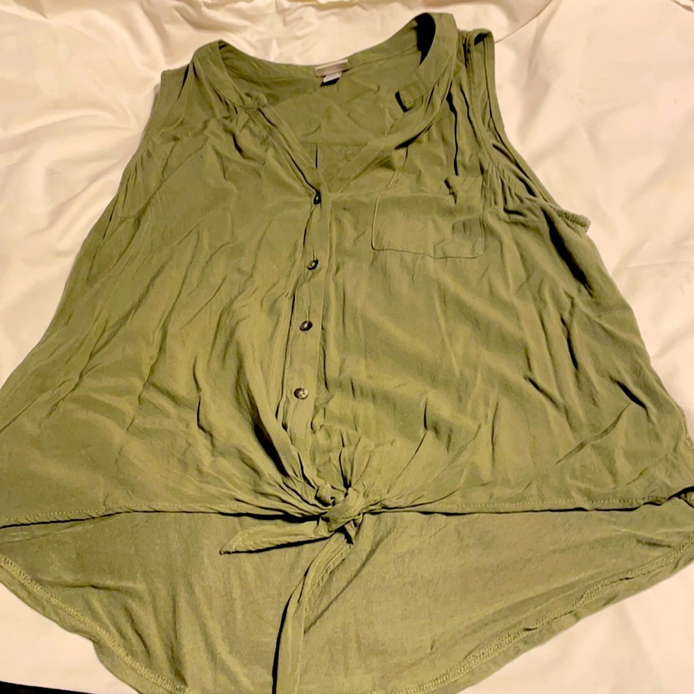 Flowy front tie tank